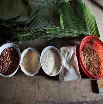 Giữ nghề làm bánh của dân tộc Giáy