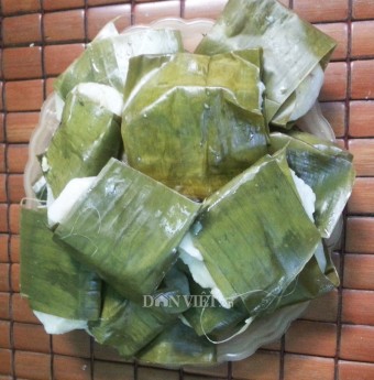 Chiếc bánh nếp lá gói nơi phố