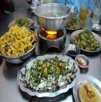 Về miền lũ thưởng thức cá linh nhúng giấm