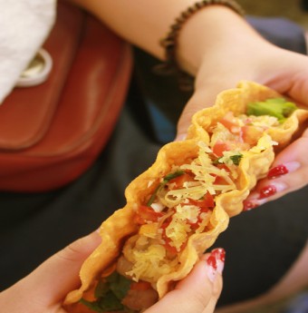 Thưởng thức bánh "sandwich" Mexico ở Hà Nội