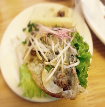 Đến khu Thành Công thưởng thức bánh xèo tôm nhảy