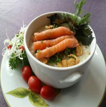 Thưởng thức hương vị cháo cá hồi và trà đen nga với giá ưu đãi tại Moscow Restaurant