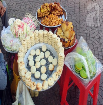 Đến Buôn Mê Thuột thưởng thức bánh sắn và bún đỏ