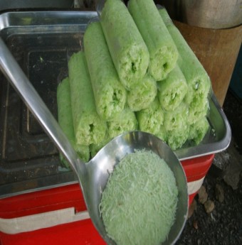 Độc đáo bánh ống lá dứa Hà Tiên
