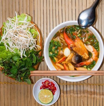 Đến Ô Chợ Dừa thưởng thức bánh canh ghẹ