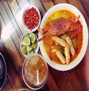 Hàng bánh canh ghẹ nước cốt dừa "gây nghiện" ở Sài Gòn