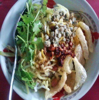 Đến Huế thưởng thức cơm hến xứ cồn