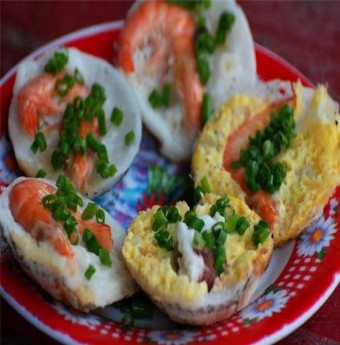 Bánh căn - món quà của thành phố biển
