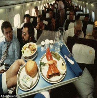 Vì sao thức ăn trên máy bay thường dở