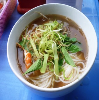 Bún nước lèo ấm lòng chiều mưa miền Tây