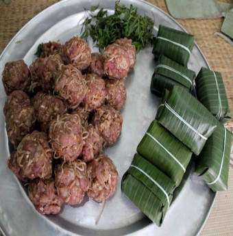 Nhớ mùi nem nướng Tết xưa