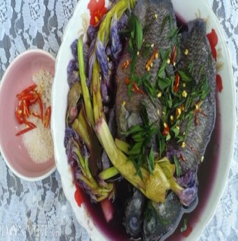 Canh chua sắc tím thắm đượm tình quê