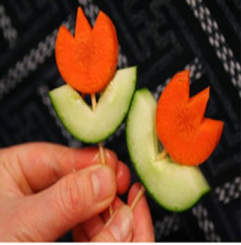 Làm hoa tulip nhỏ xinh từ cà rốt