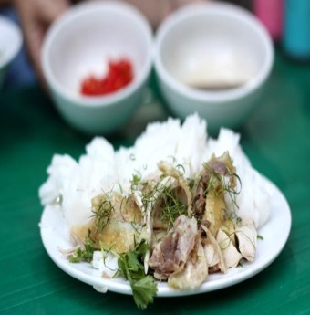 Đến phố Lê Ngọc Hân ăn món phở chấm