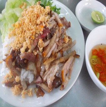 Cơm âm phủ đất Huế làm mê lòng thực khách