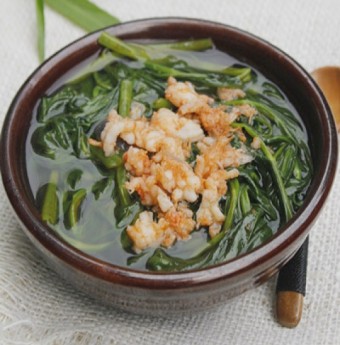 Chua dịu canh tôm nấu rau muống