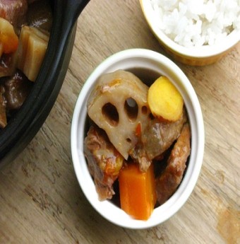 Thịt bò hầm ngô và củ sen	
