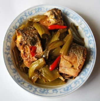 Cá kho dưa hường