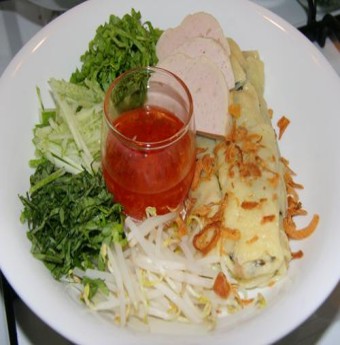 Khéo tay làm bánh cuốn trứng
