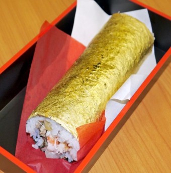 Món sushi bọc vàng cho người thừa tiền