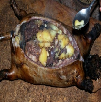 Món thịt dê nướng rùng rợn của người Mông Cổ