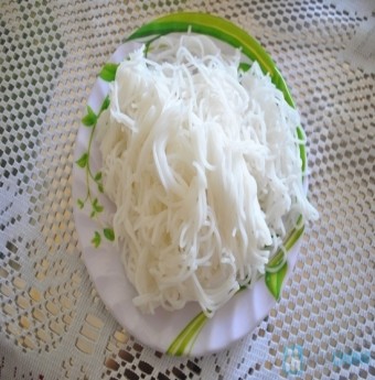 Hướng dẫn cách chọn mua bún tránh hàn the và chất huỳnh quang cực độc