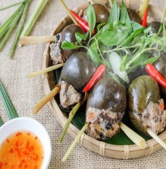 Ốc bươu nhồi thịt chấm mắm gừng