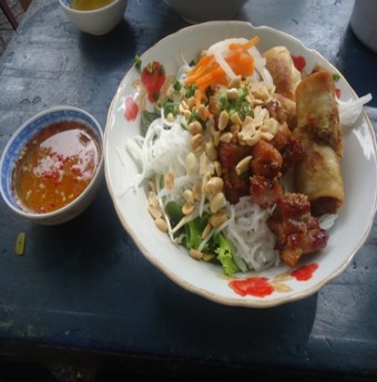 Những quán vỉa hè ở Sài Gòn hấp dẫn thực khách
