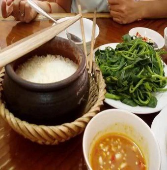 Triết lý và tình cảm trong đôi đũa Việt 