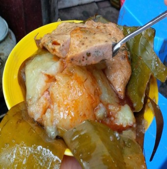 Đi ăn bánh giò ở chợ Hôm