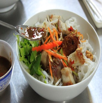 Thưởng thức bún 3 miền ở Sài Gòn