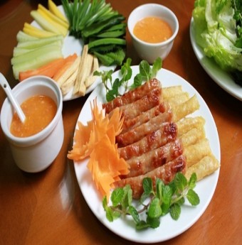 Ngày mưa đi ăn nem nướng 