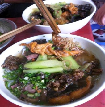 Về Hải Phòng ăn bún cá thập cẩm