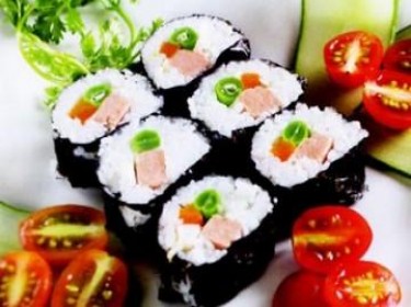 Sushi thịt xông khói chay