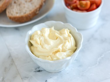 Tự làm mayonnaise trong 10 phút