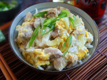 Cơm trứng thịt gà kiểu Nhật