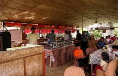 Nhà hàng nổi Bến Mơ
