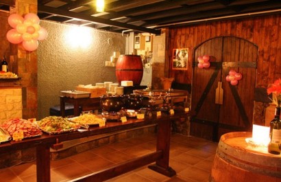 Hầm Rượu Vang La Cave