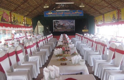 Làng Ẩm thực Hoàng Gia