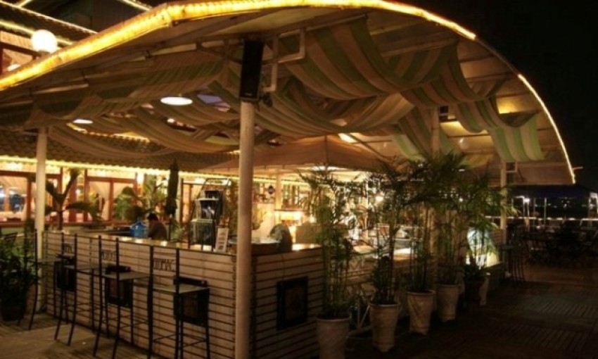 Nhà hàng Nhật bản - mùa xuân