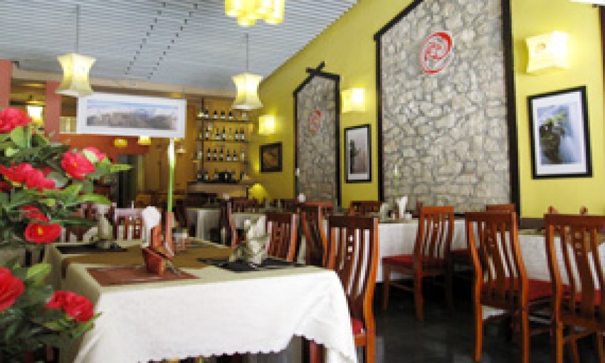 Nhà hàng Red Camillia 