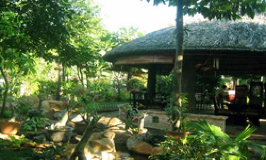 Nhà hàng Sân vườn Hoàng Gia Trang