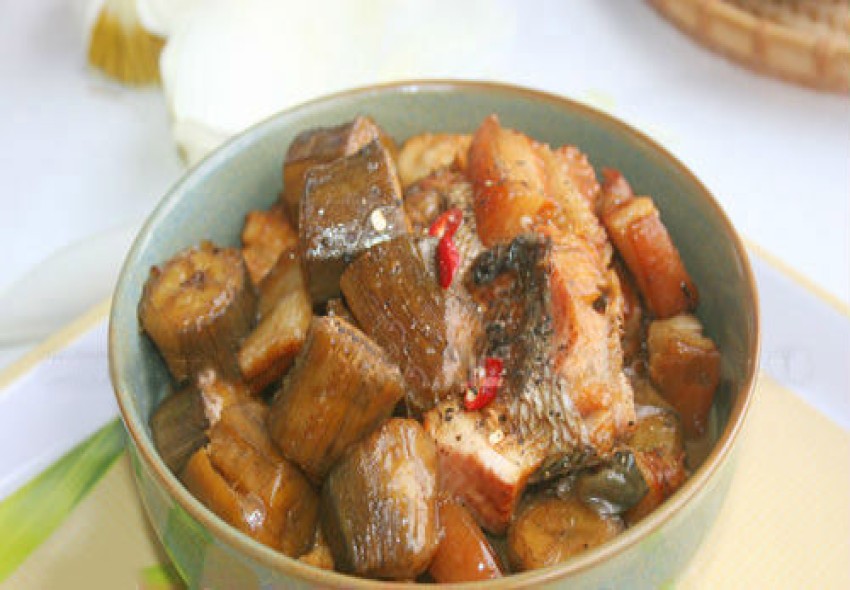 Cá kho chuối xanh