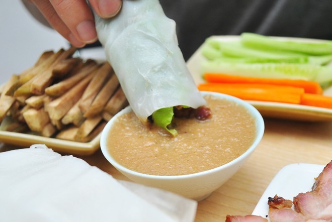 Bánh tráng cuốn thịt heo 1