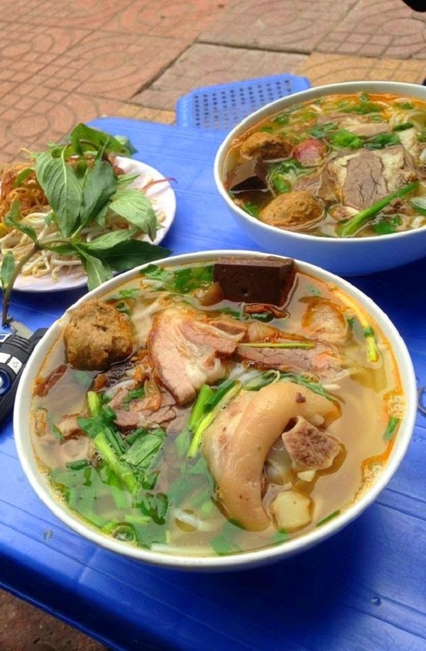 Bún bò Huế ở quán O Xuân