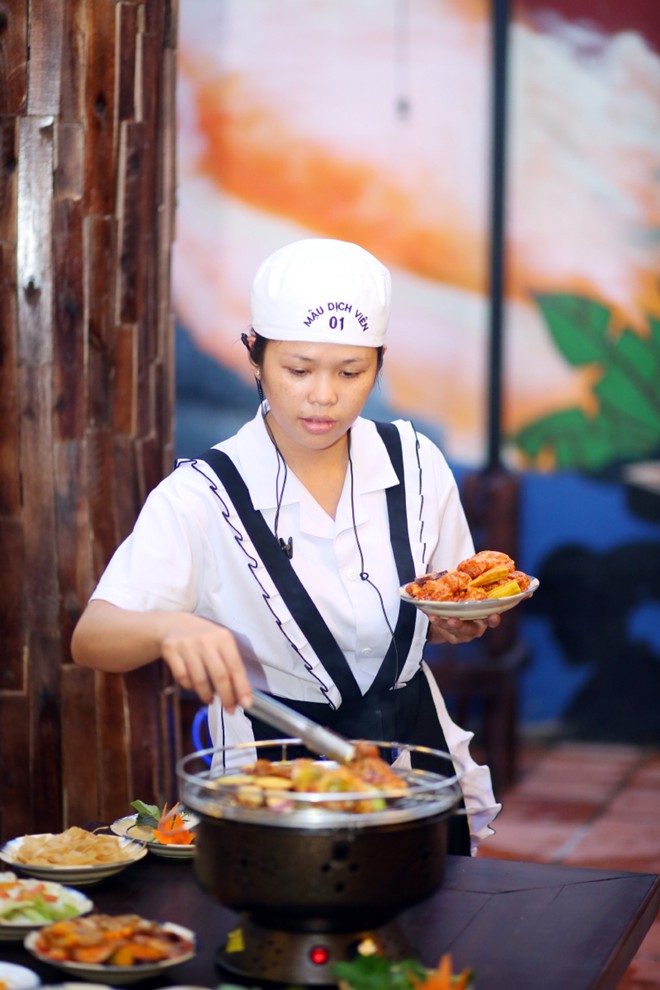 Thưởng thức món nướng trên đường Quang Trung 8