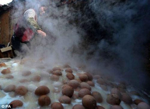 Đến Triết Giang - Trung Quốc ăn trứng luộc trong nước tiểu