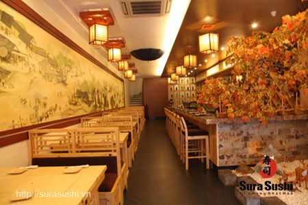 Không gian tầng 1 nhà hàng Sura Sushi
