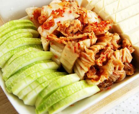 Món ngon Hàn Quốc: Canh kim chi chua cay