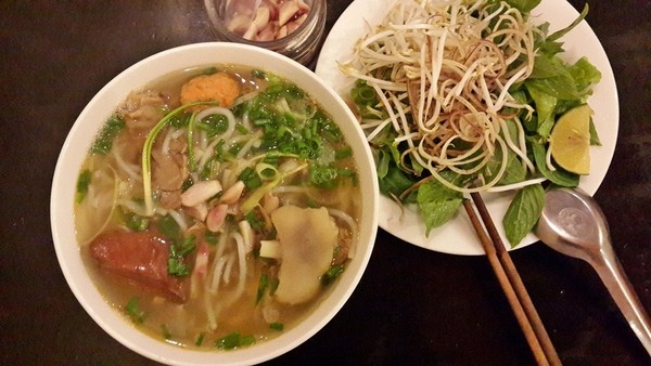 Bún bò Huế ở quán Madame Lân